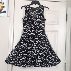 VINTAGE DONUTZ flattering fit & flare dress Size L